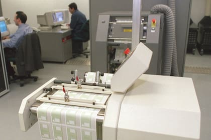El sistema de Siemens para la confección de DNI licitado en los 90