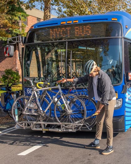 El sistema de transporte público de Nueva York incluye autobuses y metro