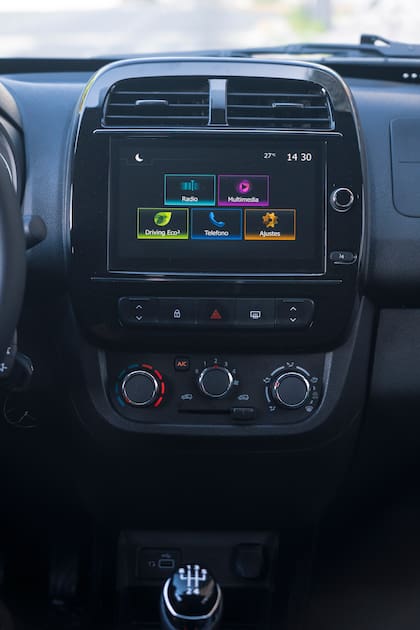 El sistema multimedia de 8" del nuevo Renault Kwid es compatible con Android Auto® y Apple CarPlay®.