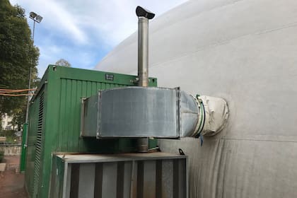 El sistema para inflar y calefaccionar el globo temporal que se utiliza en las canchas.