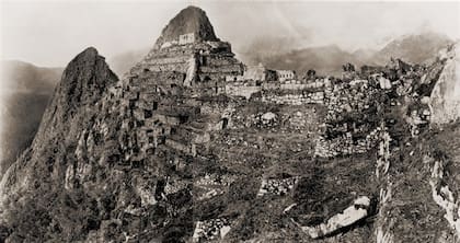 El sitio arqueológico de Machu Picchu se halló por primera vez en 1902, pero recién en 1911 un explorador estadounidense lo dio a conocer al mundo