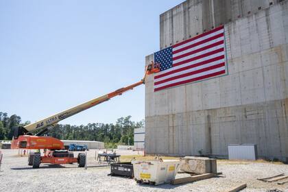 El sitio cuenta con la supervisión de la NNSA, agencia semiautónoma del Departamento de Energía, y el plan se lleva a cabo por Savannah River Mission Completion