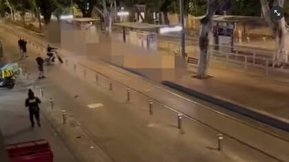El sitio del tiroteo en la parada de ómnibus del Boulevard Jerusalén, en Jaffa