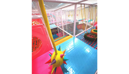 El sitio incluye un parque aéreo dentro del pelotero