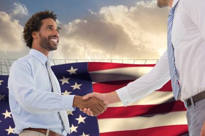 El sitio web de postulaciones indica que tener dominio del español es una ventaja adicional