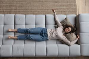 El “sleepmaxxing” va desde la implementación de rutinas relajantes hasta el uso de dispositivos especializados para lograr un sueño reparador