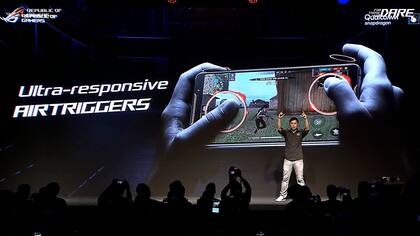 El smartphone de Asus usa ultrasonido para detectar el movimiento de los dedos y aprovechar los laterales del teléfono como botones