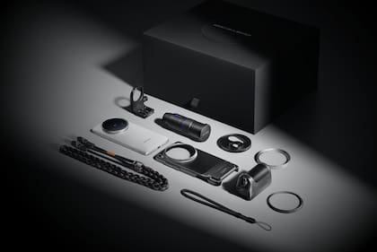 El smartphone Vivo X200 Ultra se vende con un kit fotografía complementario que incluye un teleobjetivo que se acopla en forma magnética y ofrece un zoom de 8,7 aumentos