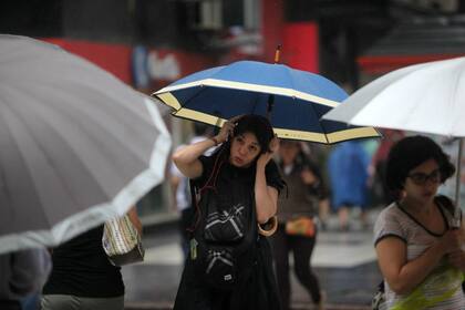 Tormentas aisladas que se producirán a partir del sábado 15 van a traer el descenso de la temperatura y el fin de la ola de calor que agobió al país esta semana