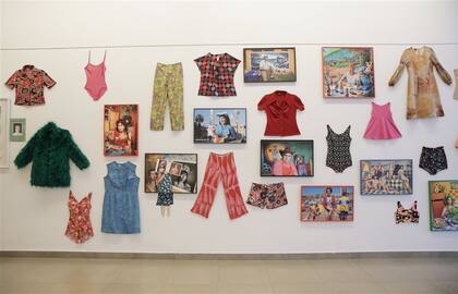 "El sobrante del Imperio ya no sólo sirve para hacer el vestuario para las fotos, sino también como obra"