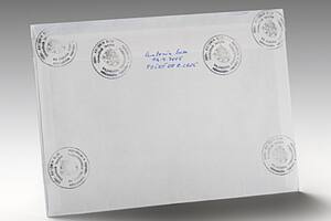 El sobre es objeto de múltiples teorías (Foto: @NarodniArchivCZ)