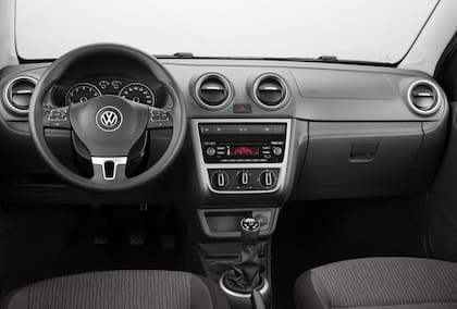 El sobrio interior cuenta ahora con una consola renovada y nuevo equipo de audio
