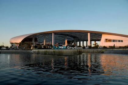 El SoFi Stadium abrió sus puertas recién en 2020, recibió el último Super Bowl y es reconocido mundialmente por su innovación