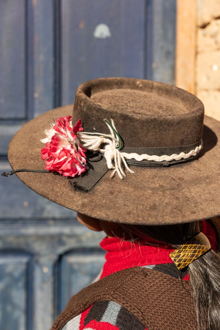 El sombrero de Dionisia y las excelentes tortafritas en el hostal Lo de Rosita