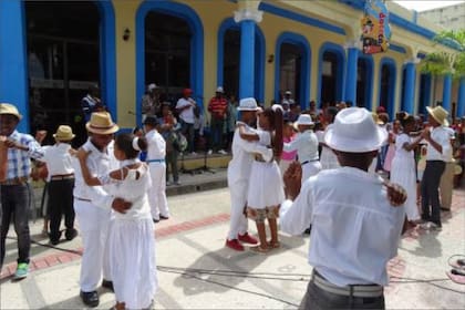 El son cubano, designado por la Unesco para el patrimonio, combina el canto, los instrumentos, el ritmo y el movimiento