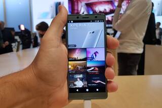 Para sus nuevos smartphones, Sony piensa en pequeño y en cámara ultra lenta