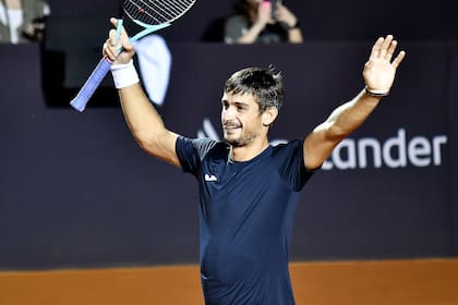 El sorprendente Mariano Navone jugará su primera final de un torneo de ATP en Río de Janeiro, contra otro argentino, Sebastián Báez.