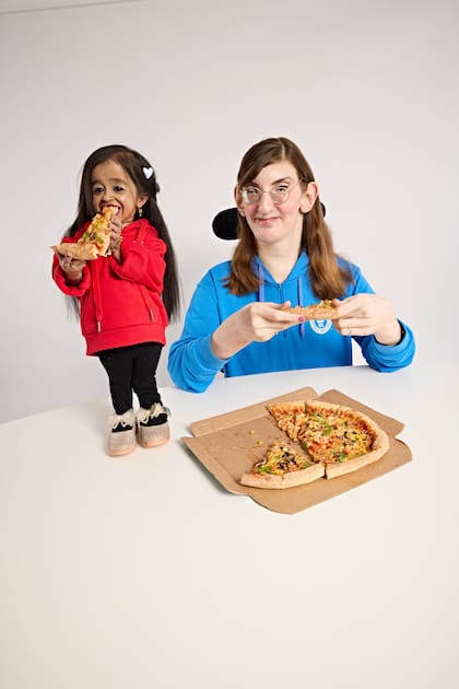 El sorpresivo encuentro entre Jyoti Amge y Rumeysa Gelgi (Captura: X @GWR)