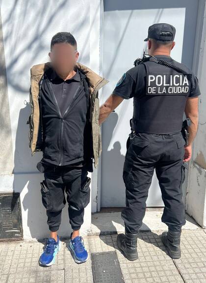 El sospechoso detenido por detectives de la Policía de la Ciudad
