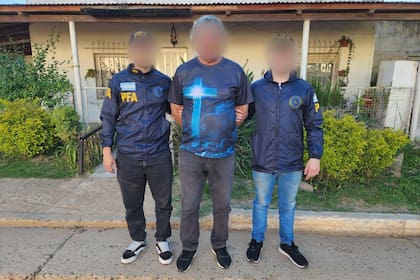 Detuvieron a un hombre que abusó durante 30 años a su hija, con la que tuvo dos hijos - Image 2