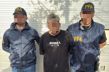 El sospechoso fue detenido por personal de la Policía Federal Argentina (PSA)