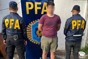 Detuvieron a un joven que había amenazado con inmolarse en la Embajada de los Estados Unidos