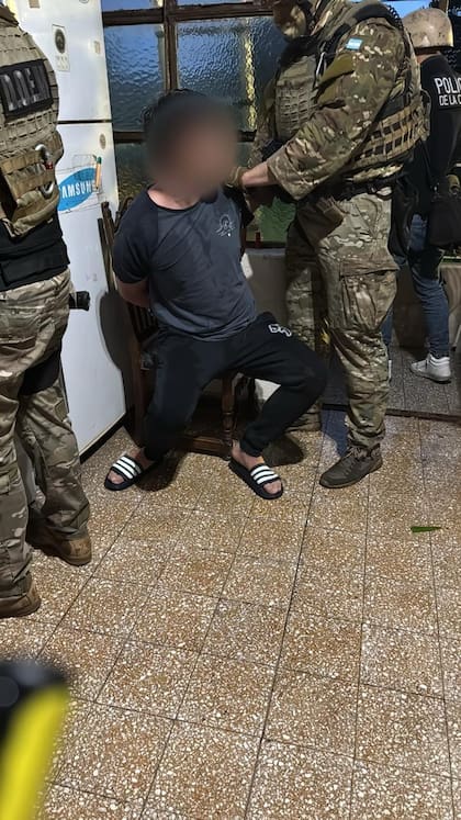 El sospechoso fue reducido con una pistola Taser y trasladado al Hospital Peña con diagnóstico de “excitación psicomotriz”