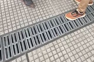 Video: robaron a una turista frente al Teatro Colón