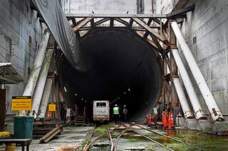 Un túnel donde conviven la desidia y la corrupción