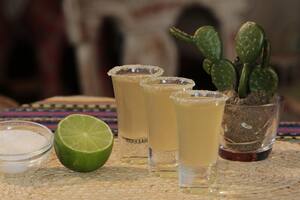 El licor que estuvo perseguido en México y genera una polémica con su producción en Texas