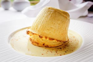 El soufflé de queso con el que podés tener una cena elegante en menos de una hora