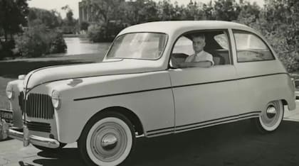 El Soybean Car con Lowell E. Overly al volante