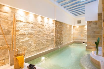 El spa es un espacio ideal para relajar después de un día de playa.