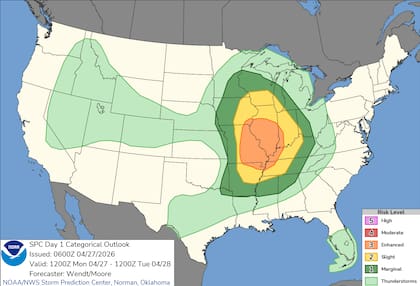 El SPC advierte que el fuerte chorro de viento en niveles bajos favorecerá la formación de tornados de larga trayectoria, potencialmente de categoría EF-3 o superior