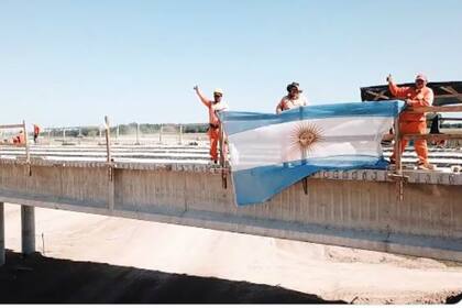 El spot apela a imágenes de argentinos en diferentes circunstancias y en él no aparecen los precandidatos del Frente de Todos