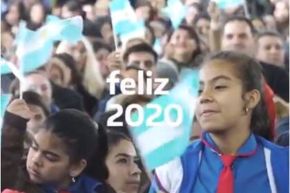 El spot apunta a la unidad de los argentinos pero la leyenda que lo presenta habla de "odio" y de "amor"