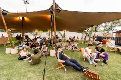 El spot de chilling contó con sillas y reposeras para descansar sin problema.