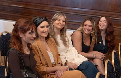 El squad de Dove presente en el evento.