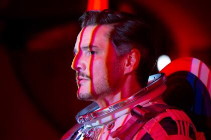 "El Sr. Fantástico se siente muy cómodo resolviendo las ecuaciones más complejas, encontrando nuevas soluciones para cualquier cosa o seguir estudiando cómo funcionan el mundo y las galaxias. Pero no le es tan fácil desenvolverse en las relaciones humanas y de pareja", dice Pedro Pascal