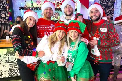 El staff acompaña la temática (Foto: @moescantina)