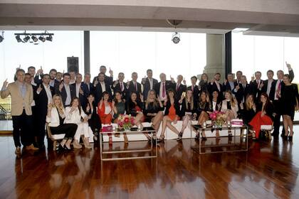 EL staff completo de ONE durante el lanzamiento de la compañía en la Argentina