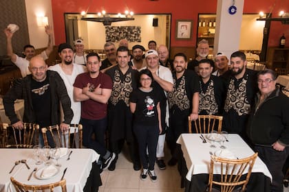 El staff del restaurante Sarkis