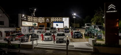 El stand de Citroën es el punto de encuentro obligado para los fans de los autos.
