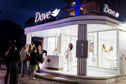 El stand de Dove en Pinamar es el lugar perfecto para conocer productos que cuidan piel y cabello después del verano.