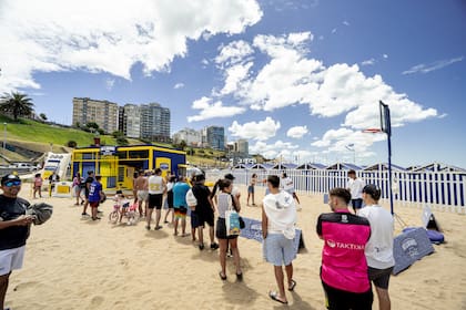 El stand de Hellmann’s es uno de los más convocantes de Playa Varese.