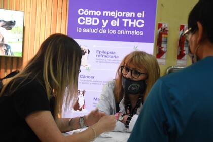 El stand de Veterinarios cannábicos fue uno de los más concurrido de la muestra