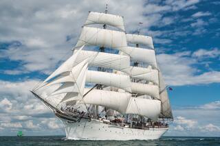 Zarpó el velero ecológico noruego que dará la vuelta al mundo hasta 2023 y admite turistas