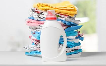 El suavizante para ropa genera una película protectora que reduce la acumulación del polvo