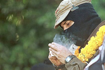 El subcomandante Marcos, en la selva de Chiapas, con su sempiterna pipa