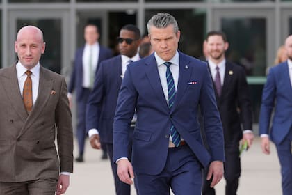 El subjefe de gabinete de la Casa Blanca, Stephen Miller, y Hegseth en el Comando Sur de Estados Unidos, en Doral, Florida, el 5 de marzo de 2026